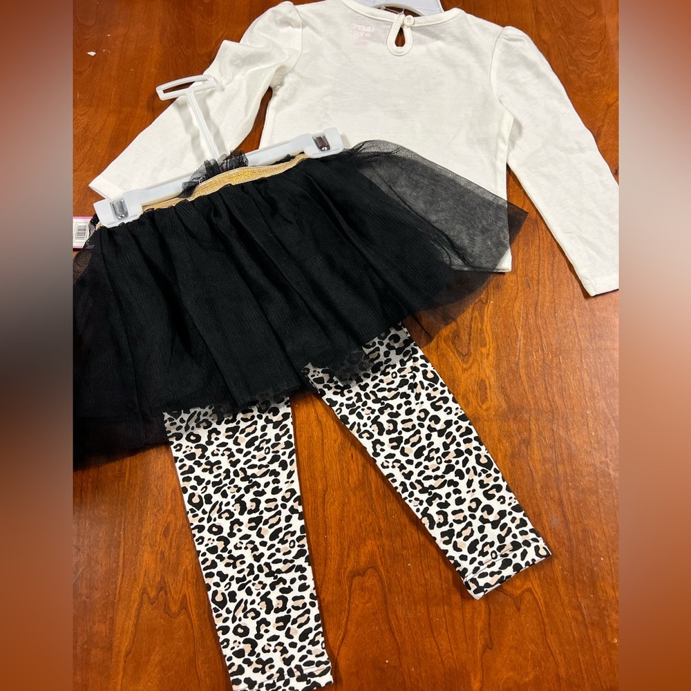 Outfit - Picture 4 of 6